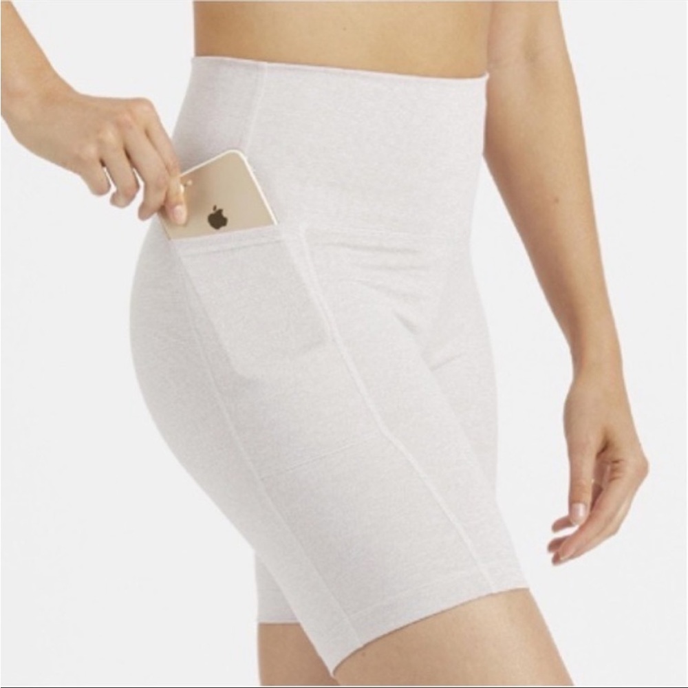 Vuori Rhythm bike shorts
